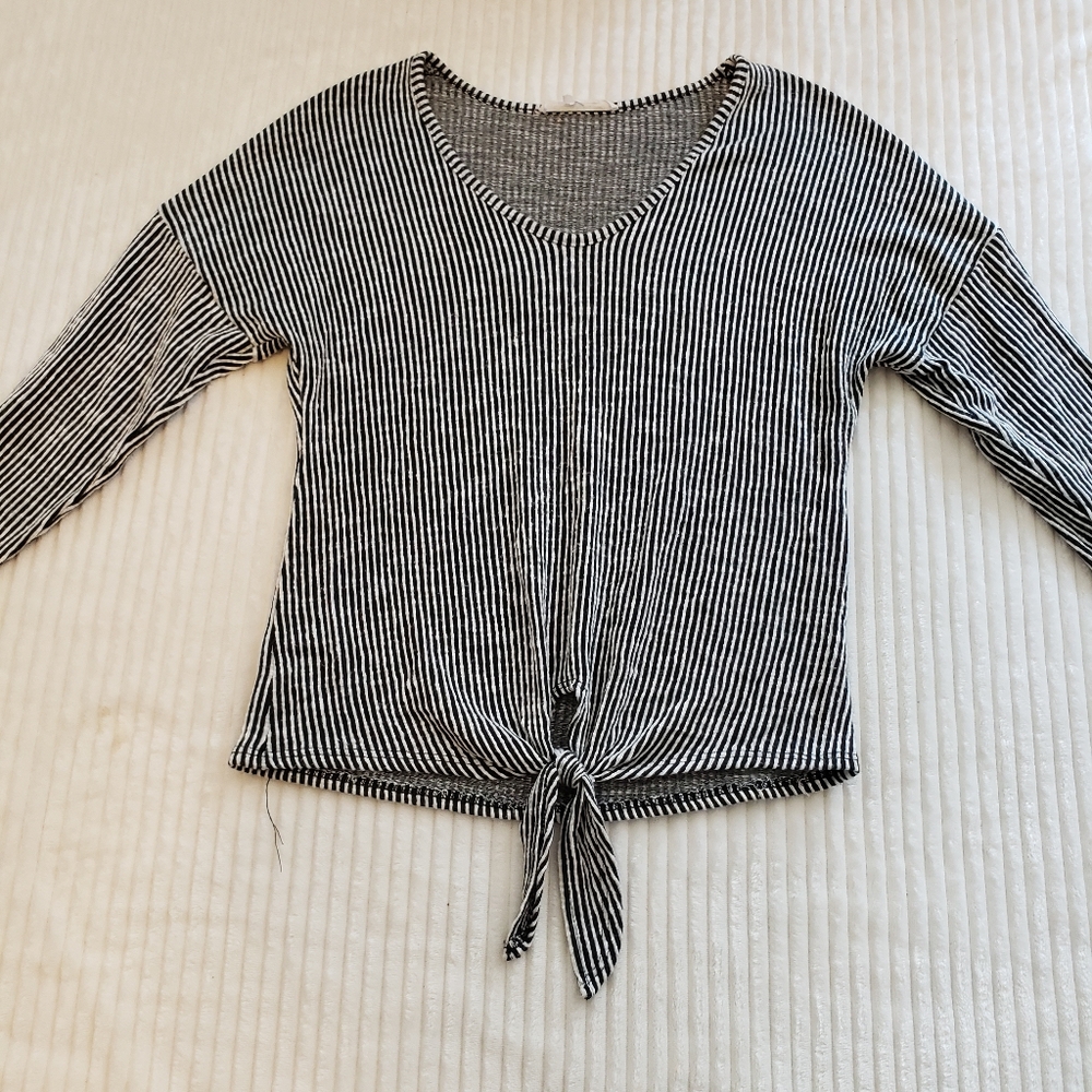 Caution To The Wind Black& White Striped Long Sleeve Top Juinors 14-16